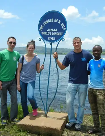 kaleshsafariandtouruganda.com