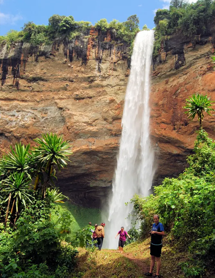 kaleshsafariandtouruganda.com