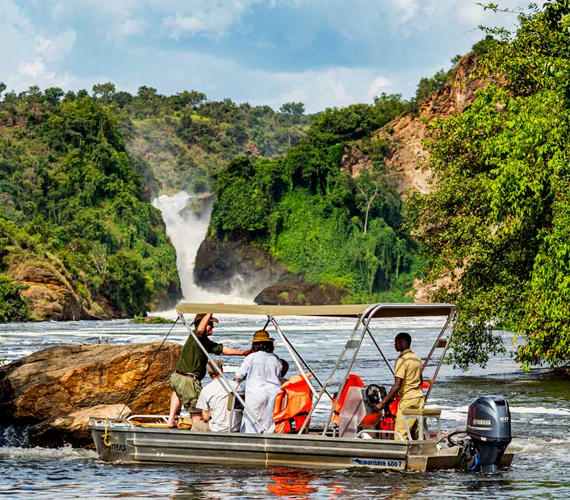kaleshsafariandtouruganda.com